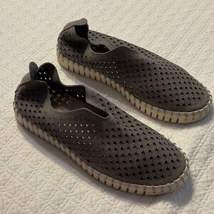 Ilse Jacobsen Hornbaek gray Tulip Flats shoes size 36 (US 6)
